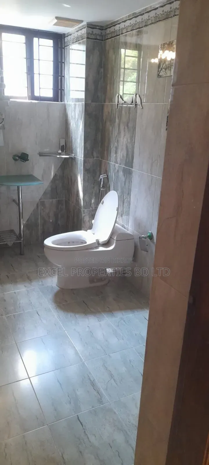 গুলশানে ৪ বেডরুমের অ্যাপার্টমেন্ট বিক্রয়