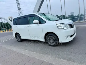 Toyota Noah 2010 White