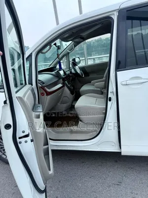Toyota Noah 2010 White