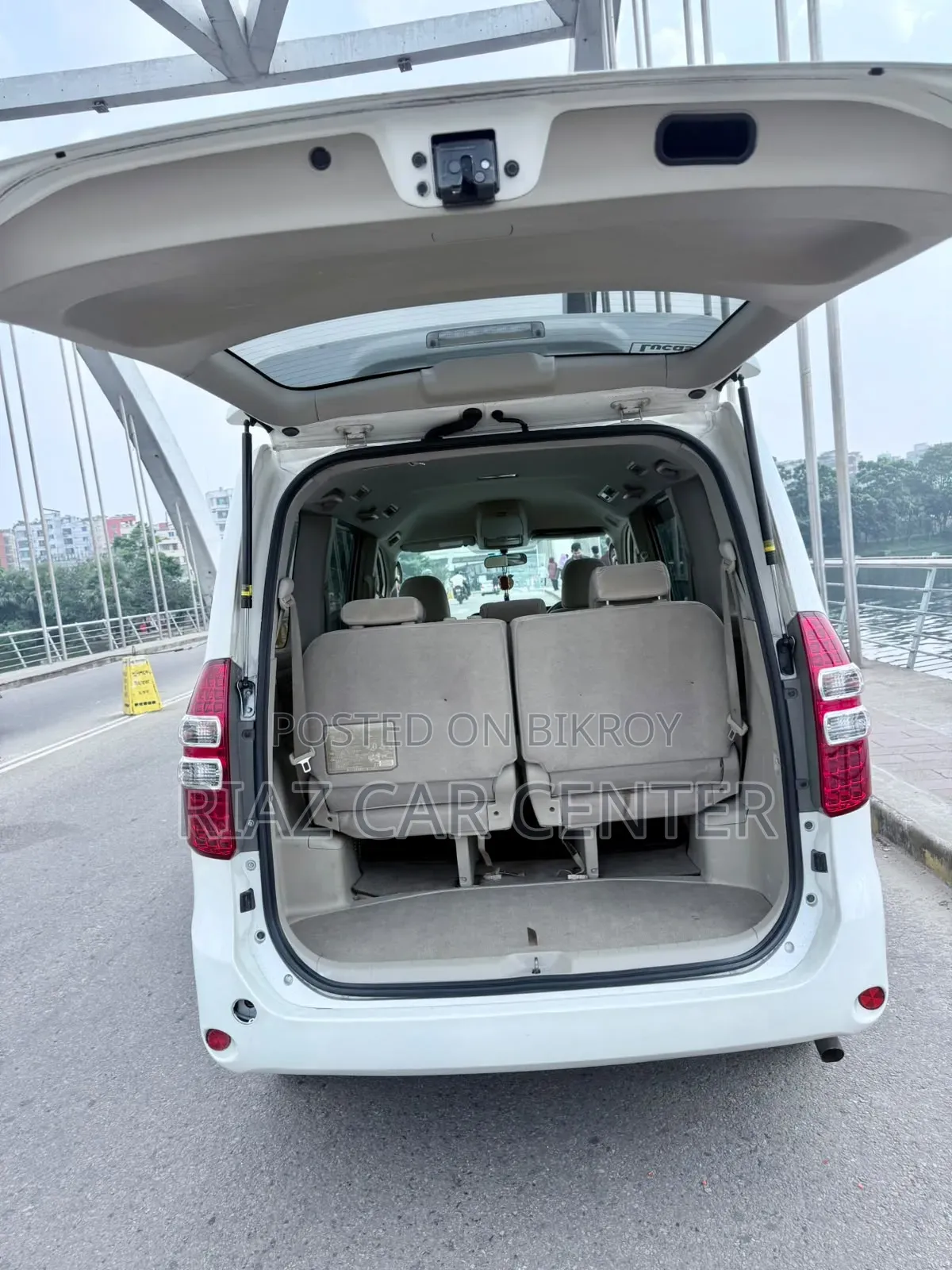 Toyota Noah 2010 White