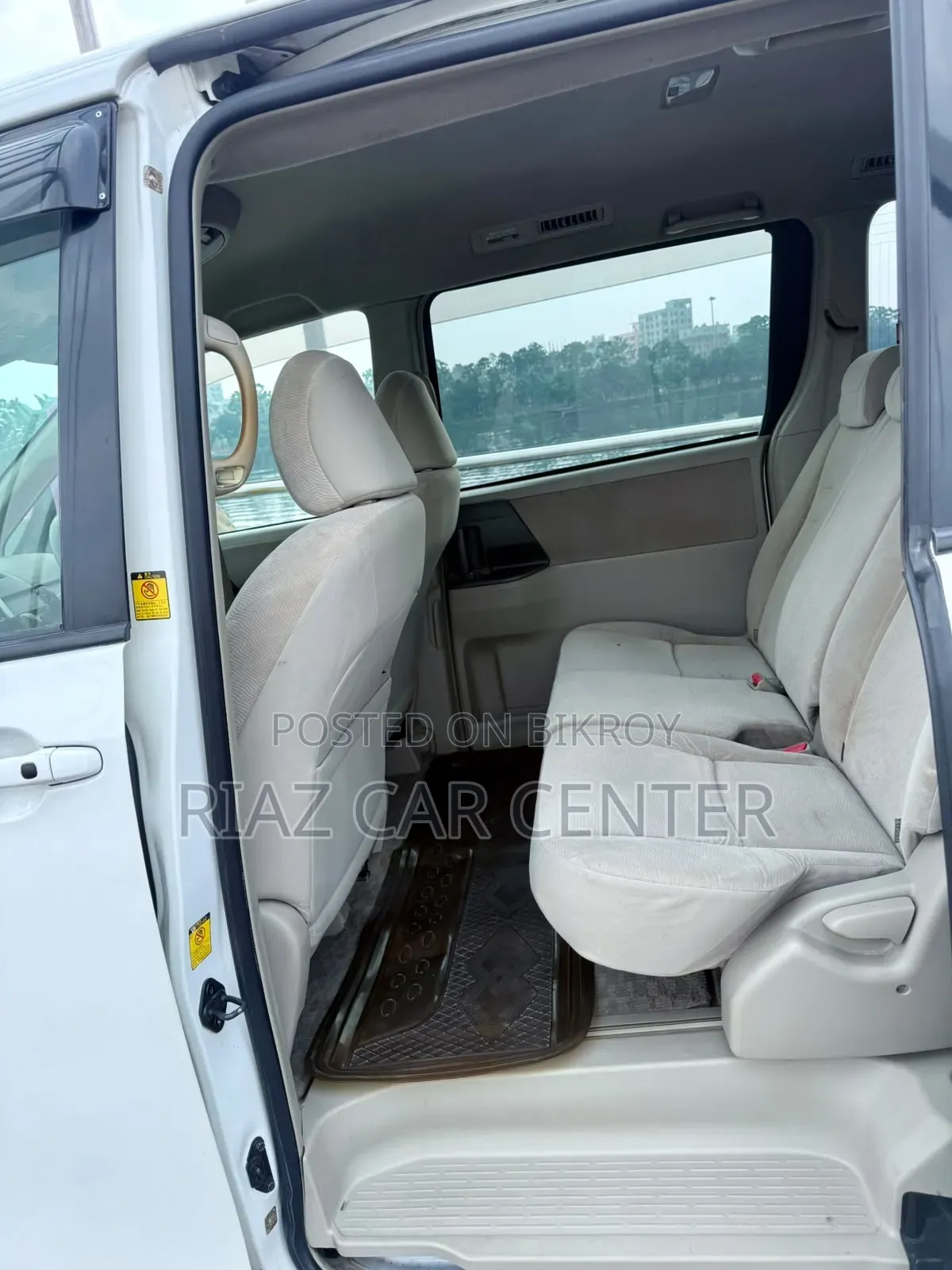 Toyota Noah 2010 White