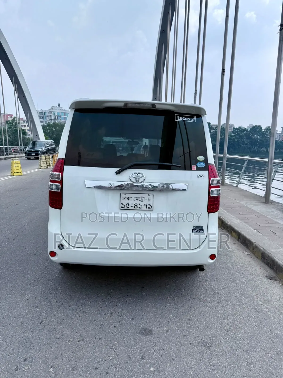 Toyota Noah 2010 White