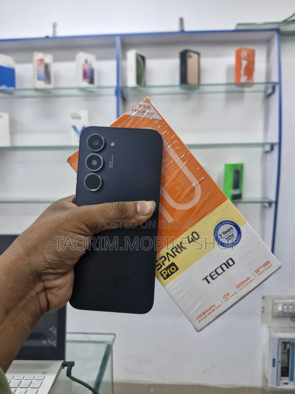 টেকনো ক্যামন ৪০ প্রো ৪জি ১২৮ জিবি ব্ল্যাক