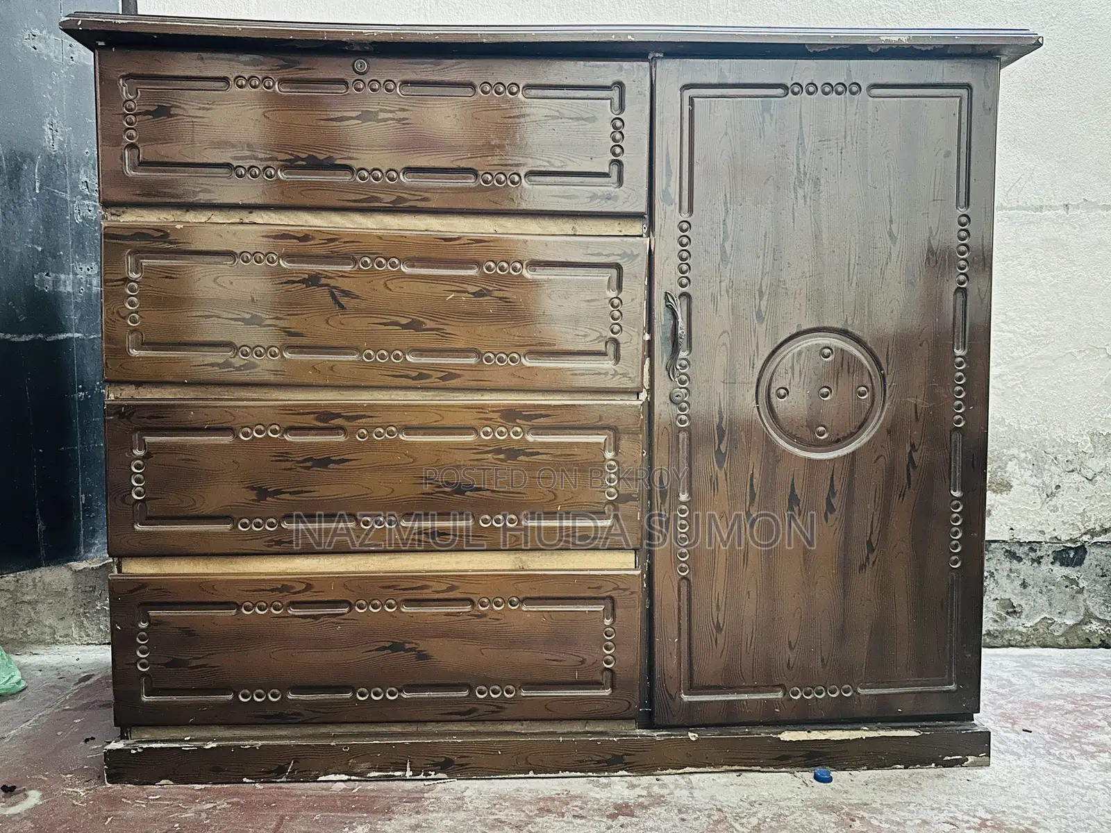 জরুরি ভিত্তিতে ওয়ার্ডরোব বিক্রি!