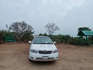 টয়োটা করোল্লা ২০০৪ হোয়াইট