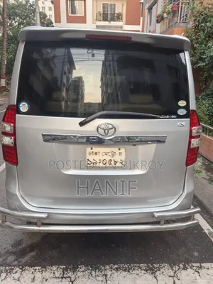 টয়োটা নোয়া ২০১১ রূপালী