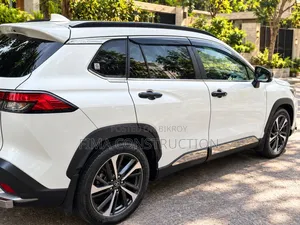 Toyota Corolla Cross 1.8 Hybrid AWD 2021 Pearl