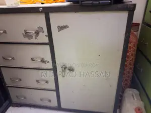 বিক্রির জন্য ২টি স্টিলের ওয়ারড্রোব