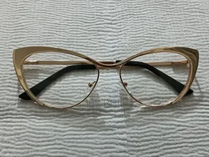 বিক্রির জন্য নতুন এবং ব্যবহৃত চশমার ফ্রেম