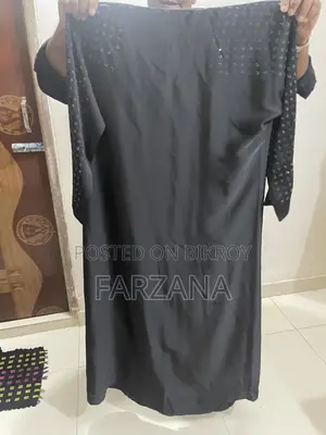 সৌদি থেকে আনা বোরকা। ৪৬সাইজ ৩টা কালার আছে।গায়ে হয় না তাই বিক্রি করব