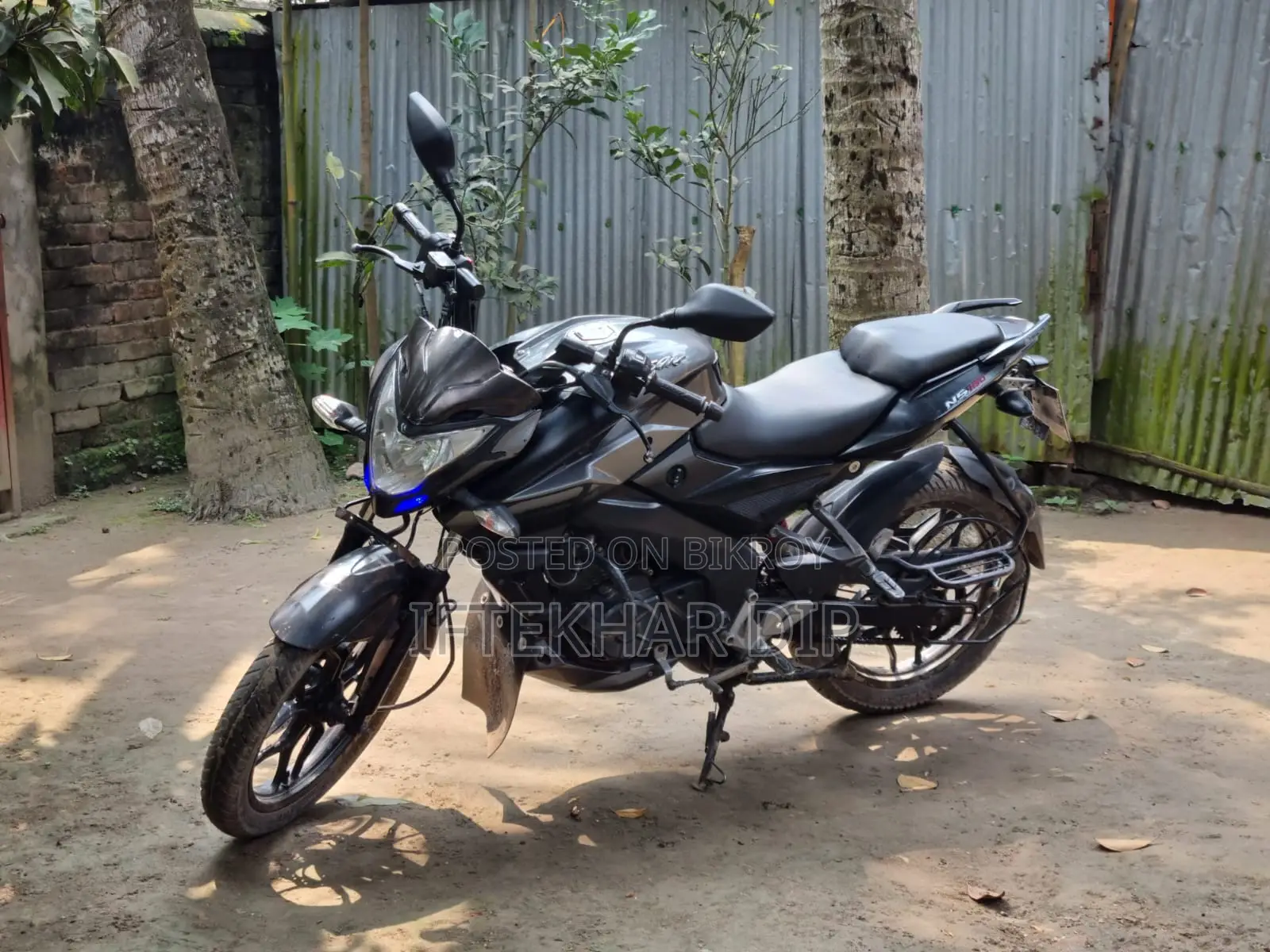 বাজাজ পালসার এনএস ১৬০ ২০১৮ ব্ল্যাক