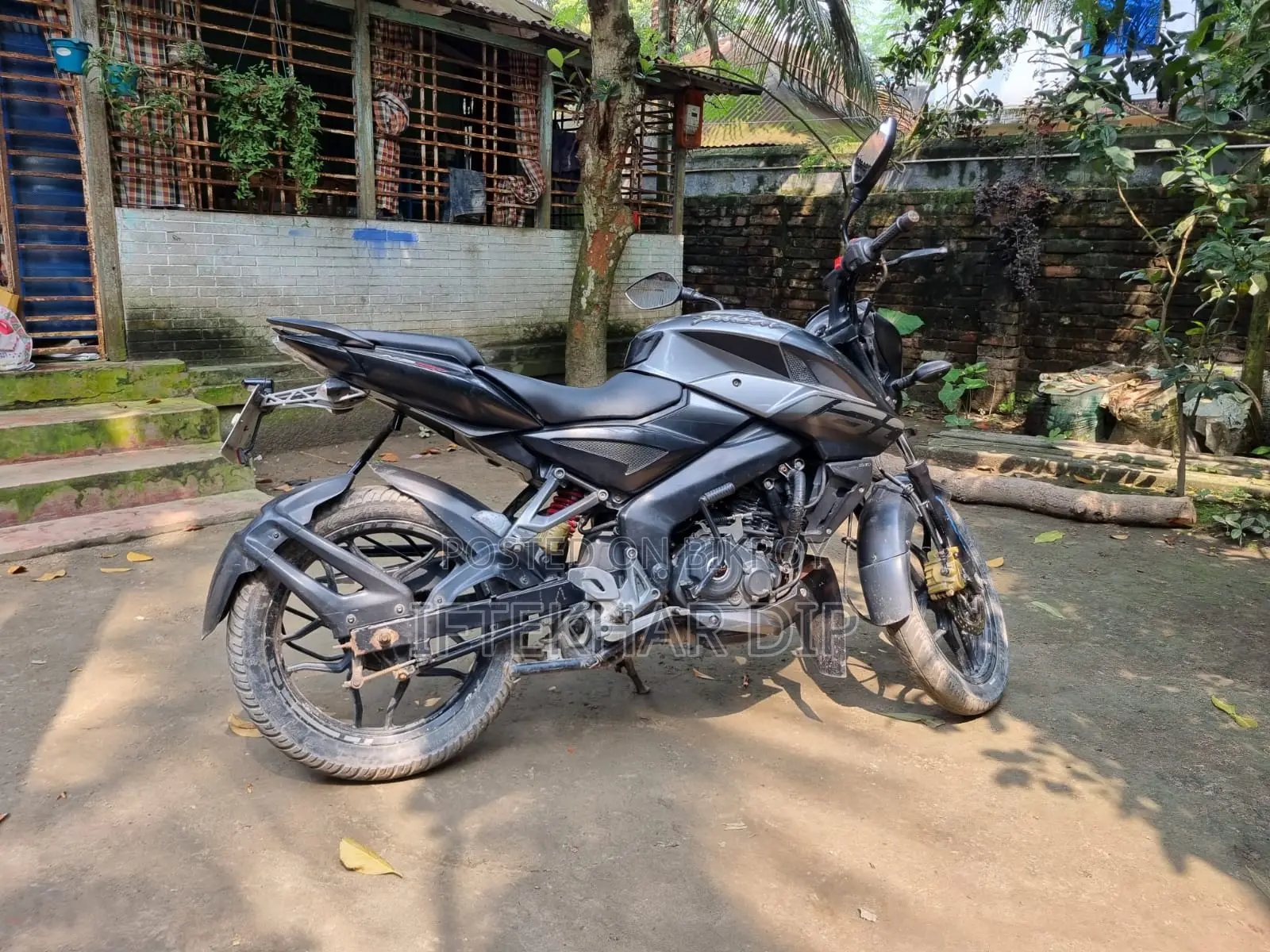 বাজাজ পালসার এনএস ১৬০ ২০১৮ ব্ল্যাক