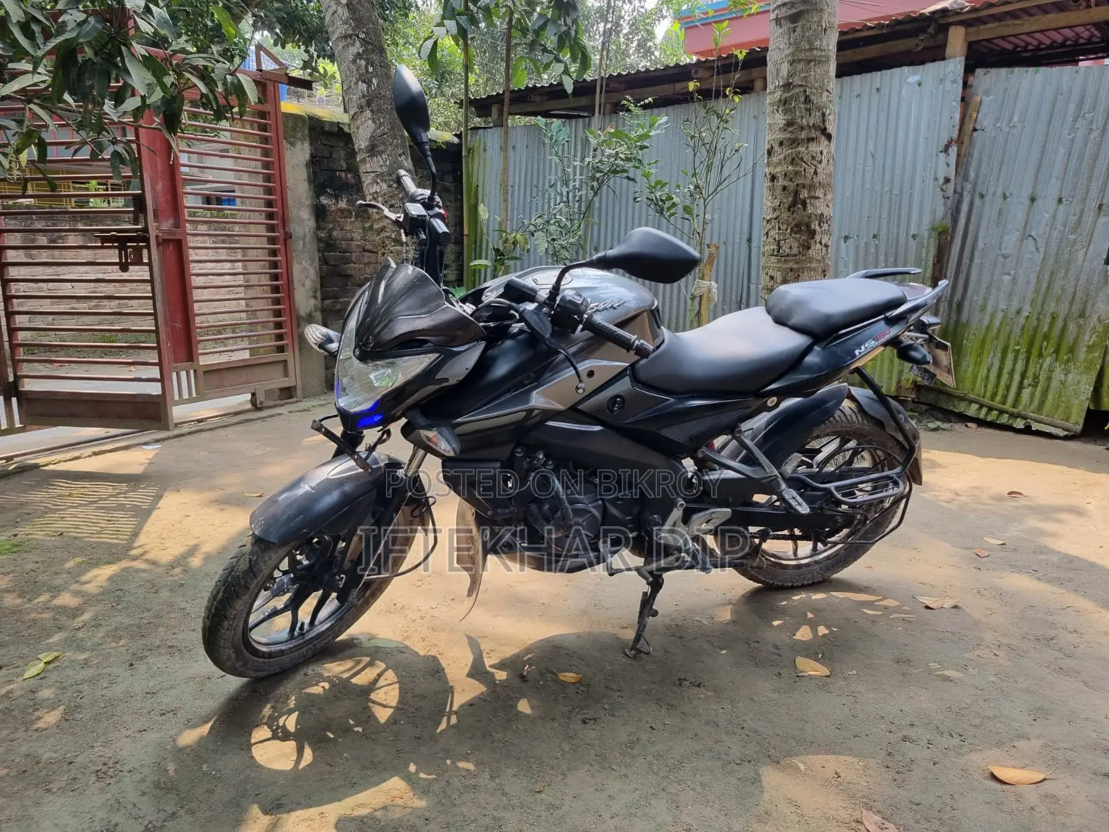 বাজাজ পালসার এনএস ১৬০ ২০১৮ ব্ল্যাক