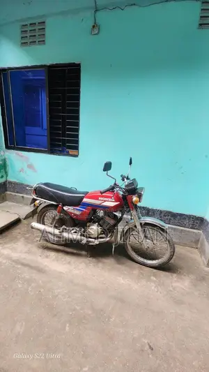হোন্ডা ১৯৮৯ লাল
