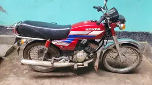 হোন্ডা ১৯৮৯ লাল