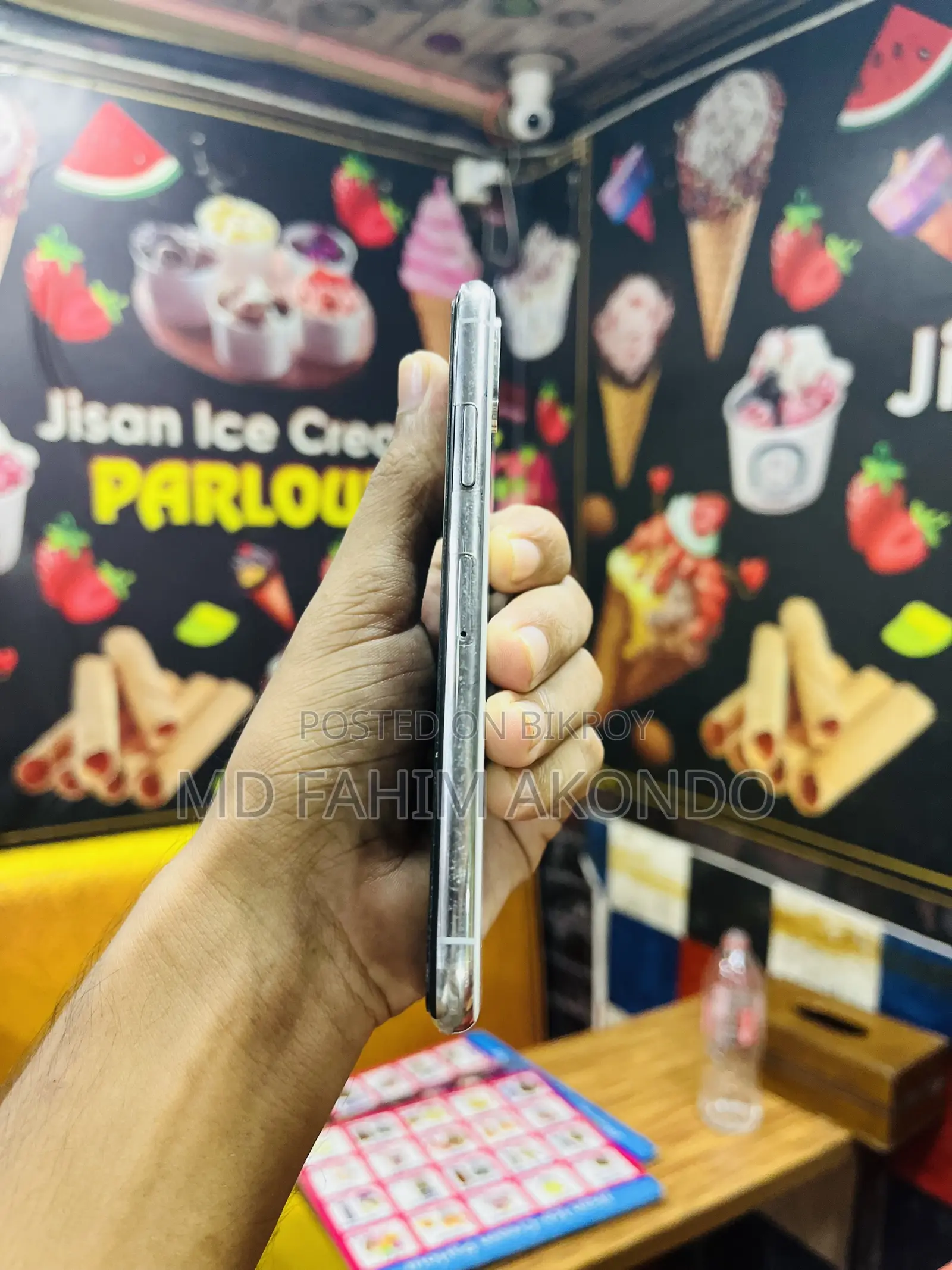 Apple iPhone XS 64 GB White