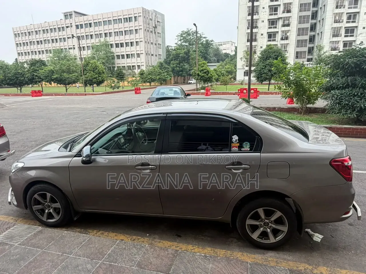 টয়োটা অ্যাক্সিও ১.৫ এক্স টুডব্লিউডি ২০১৭ বাদামী