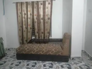 একটি সুন্দর সিপ্রিং গদি আরামদায়ক ডিভাইন
