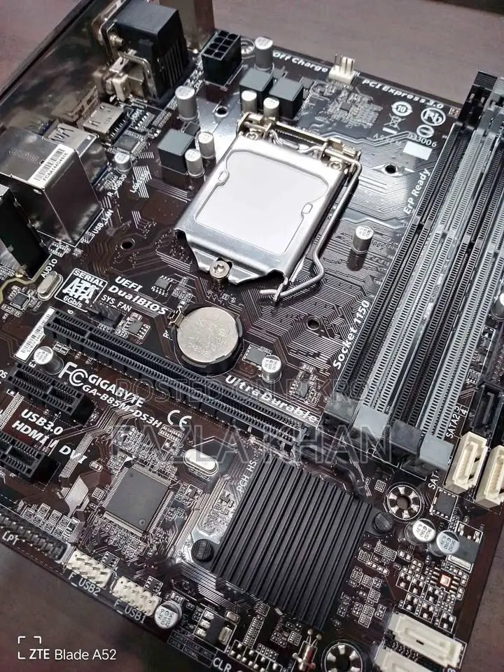 Gigabyte GA-B85M-DS3H Motherboard