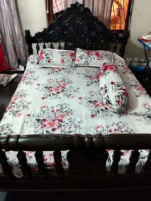 কারুকাজ করা সুন্দর কাঠের খাট বিক্রি হবে