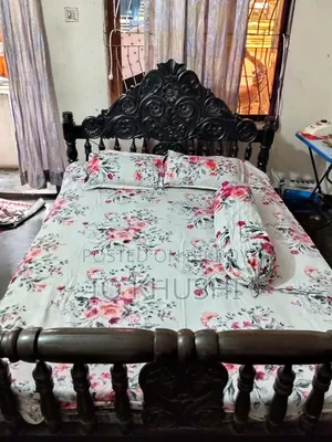 কারুকাজ করা সুন্দর কাঠের খাট বিক্রি হবে
