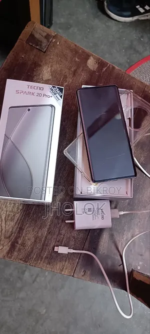 Tecno Spark 20 Pro Plus 256 GB White
