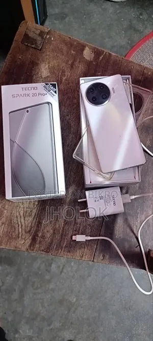 Tecno Spark 20 Pro Plus 256 GB White
