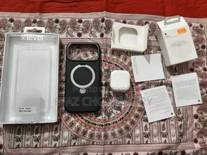 অ্যাপল অ্যাডাপ্টার এবং ১৭ প্রো ম্যাক্স কভার