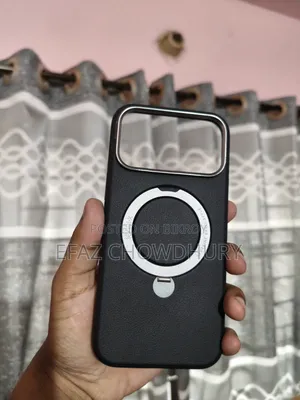 অ্যাপল অ্যাডাপ্টার এবং ১৭ প্রো ম্যাক্স কভার