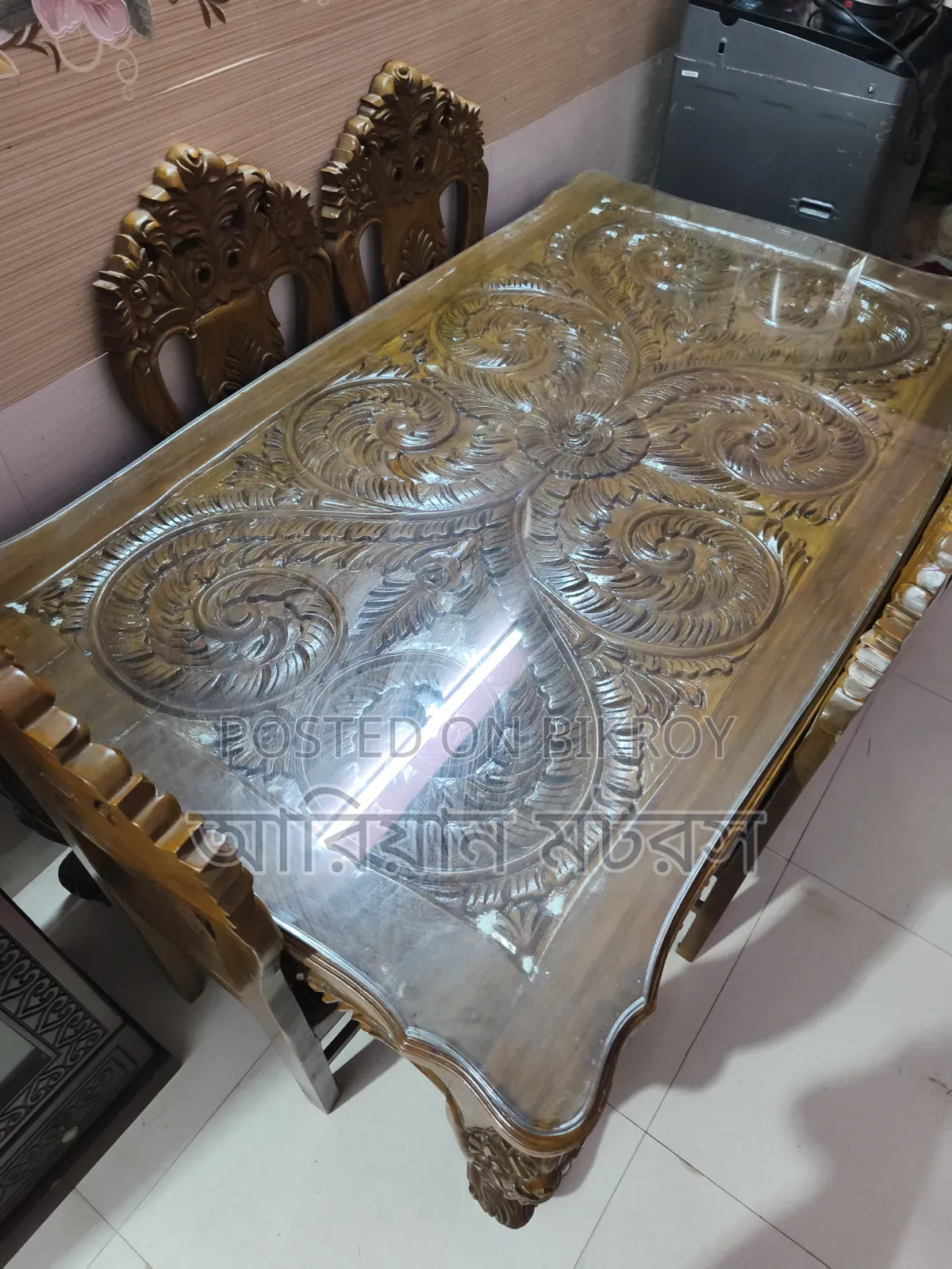 রাজকিয় ডাইনিং টেবিল কাঠের