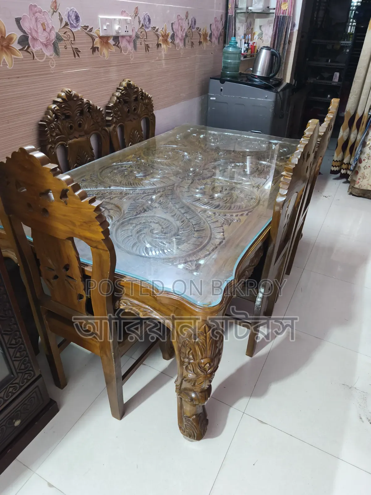 রাজকিয় ডাইনিং টেবিল কাঠের