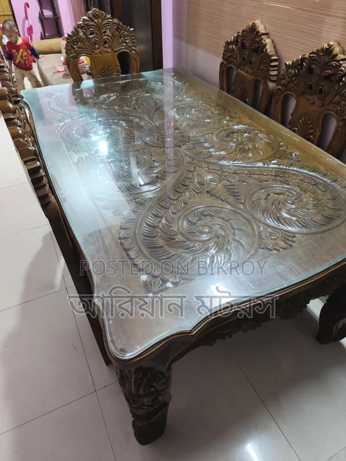 রাজকিয় ডাইনিং টেবিল কাঠের