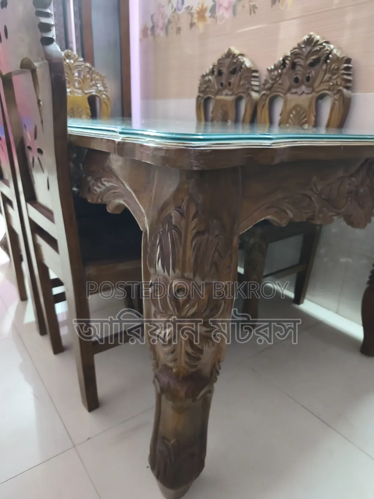 রাজকিয় ডাইনিং টেবিল কাঠের