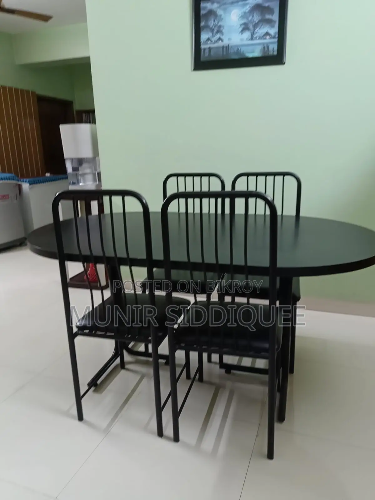 ডাইনিং টেবিল এবং চেয়ার