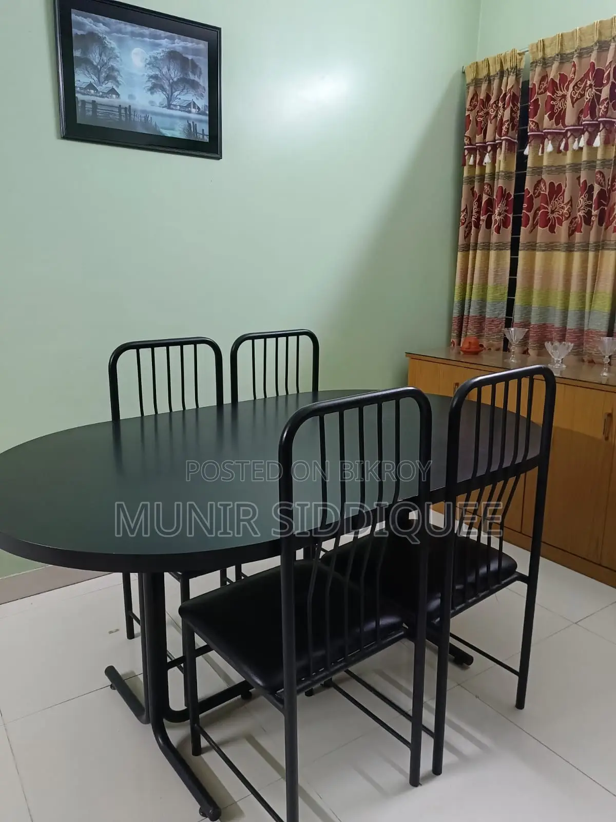 ডাইনিং টেবিল এবং চেয়ার