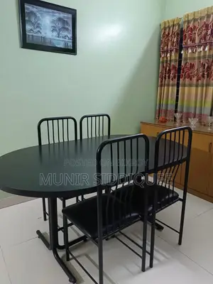ডাইনিং টেবিল এবং চেয়ার