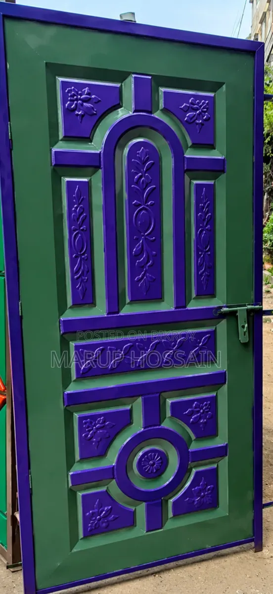 একদম নতুন ৯ টি স্টিল দরজা এবং ৮টি লোহার জানালা