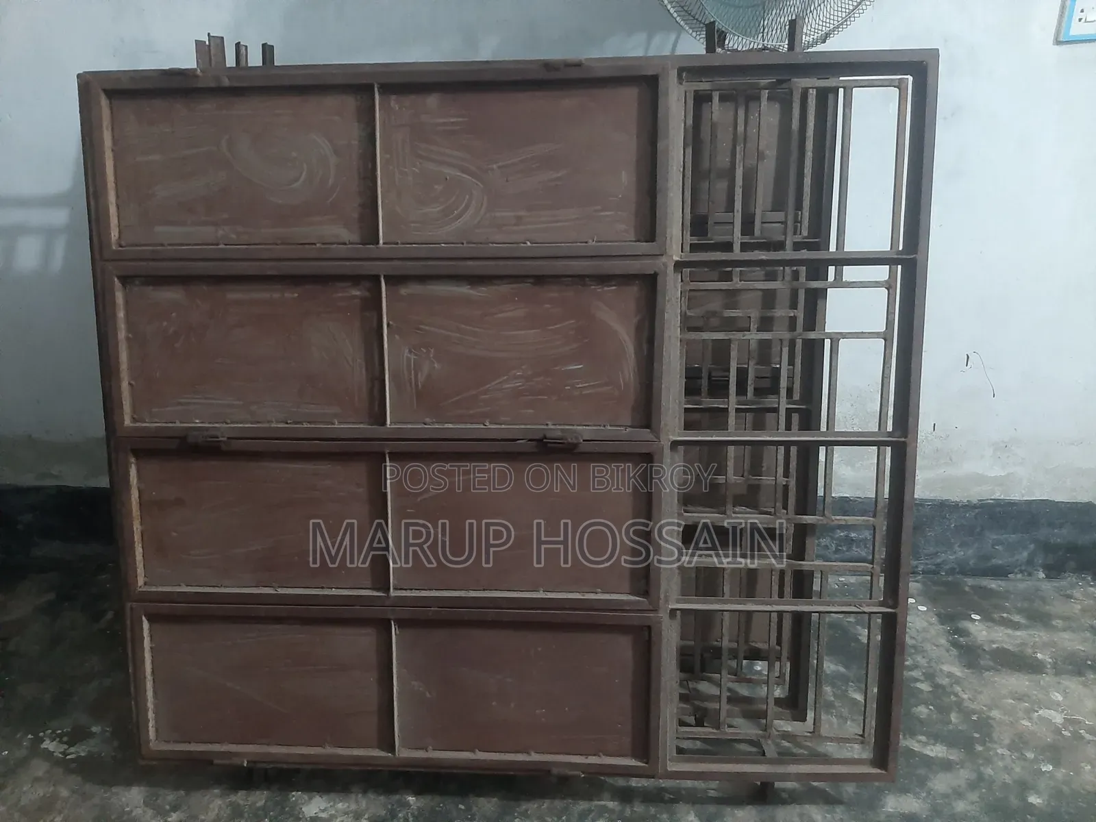 একদম নতুন ৯ টি স্টিল দরজা এবং ৮টি লোহার জানালা