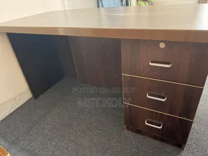 মজবুত উডেন অফিস টেবিল ৩ ড্রয়ারসহ বিক্রি হবে