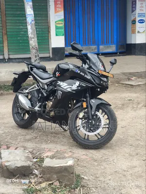 হিরো কারিজমা এক্সএমআর ২১ও ২০২৪ কালো