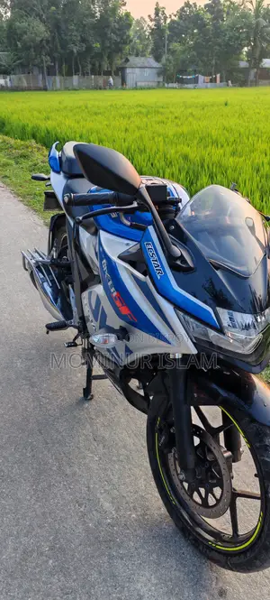 সুজুকি জিক্সার এসএফ ২০২৪ নীল