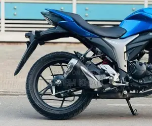 নতুন সুজুকি জিক্সার ২০২৫ নীল