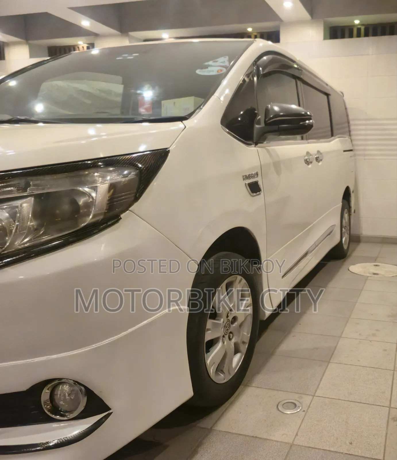 Toyota Noah 1.8 Front Wheel Drive Hybrid (7 seater) 2016 Pearl