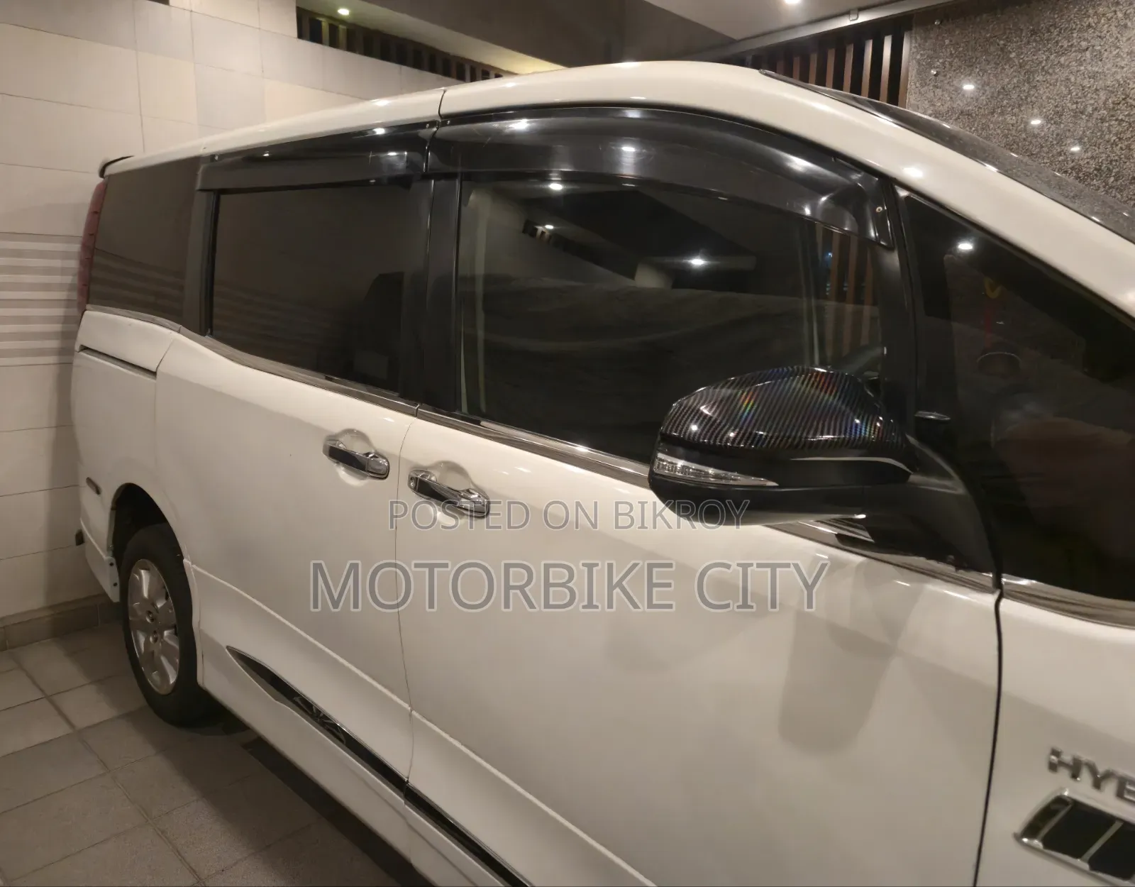 Toyota Noah 1.8 Front Wheel Drive Hybrid (7 seater) 2016 Pearl