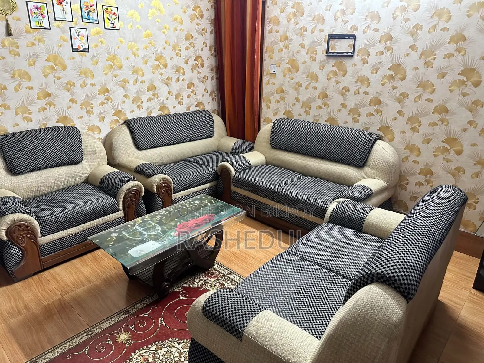 টেবিলসহ সোফা সেট