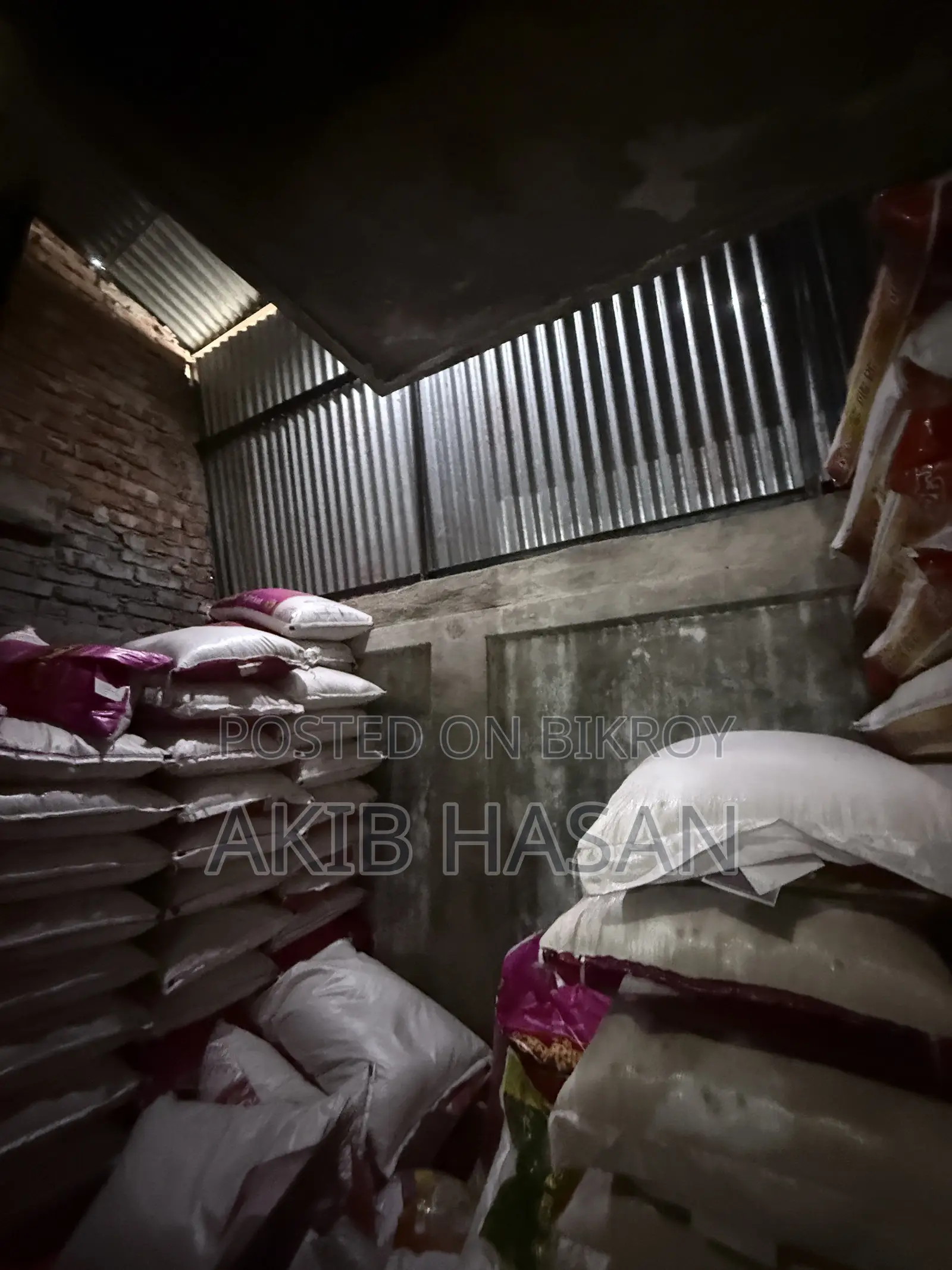 Shop available for rent for wholesale rice business in Mohammadpur Krishi Market