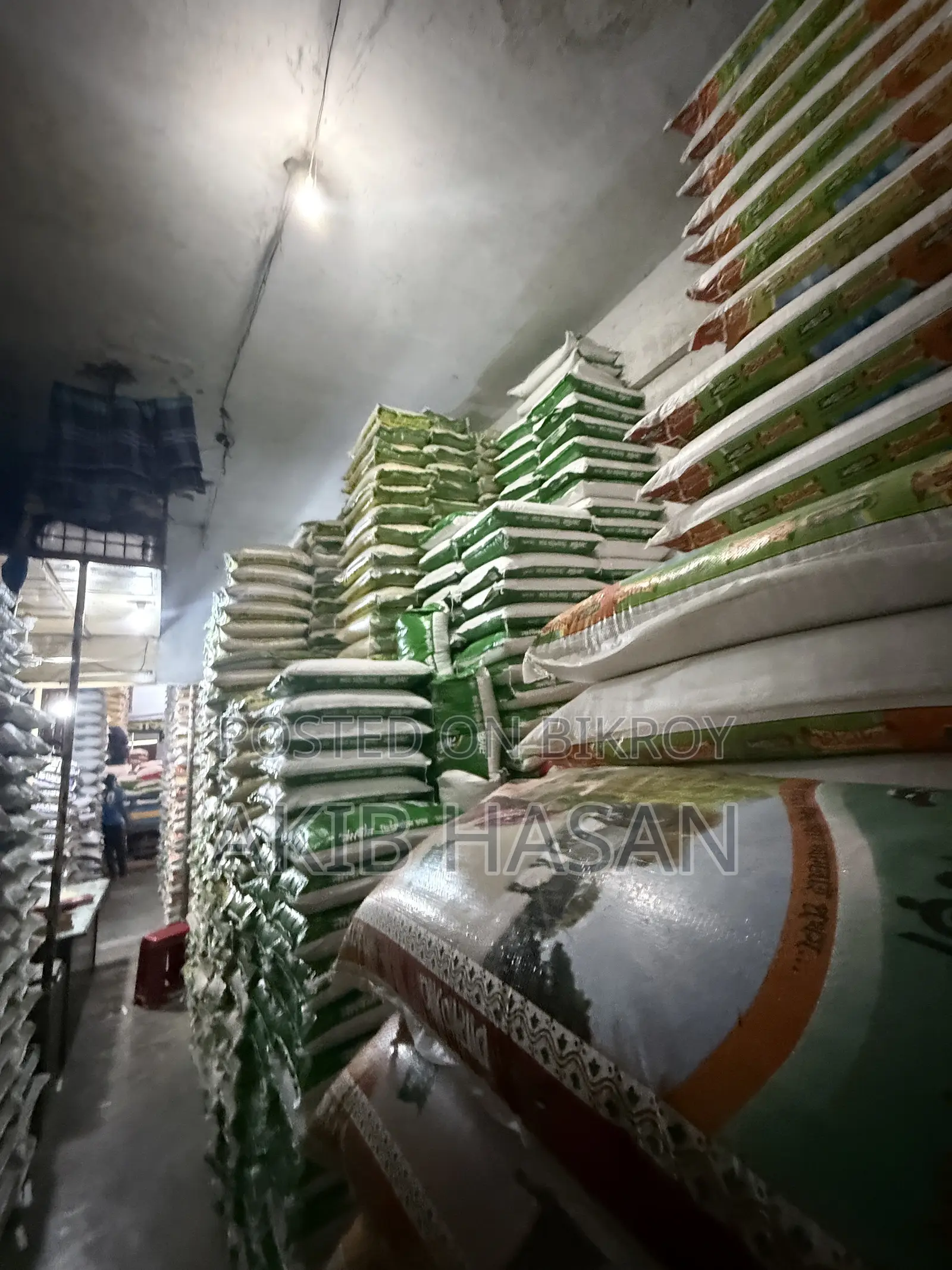 Shop available for rent for wholesale rice business in Mohammadpur Krishi Market