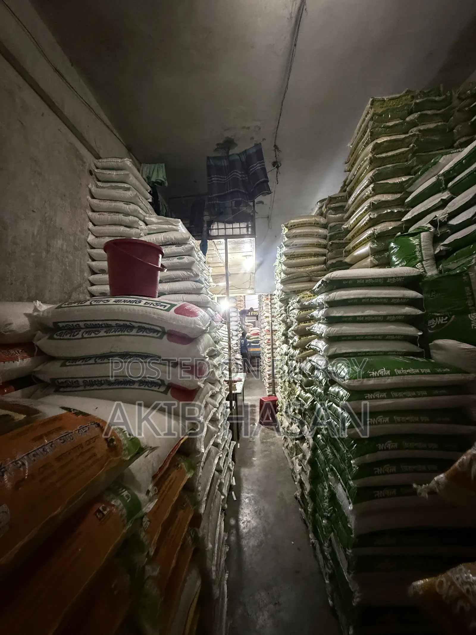 Shop available for rent for wholesale rice business in Mohammadpur Krishi Market