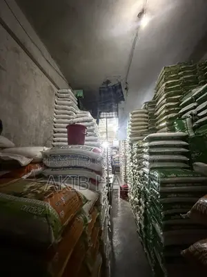 Shop available for rent for wholesale rice business in Mohammadpur Krishi Market