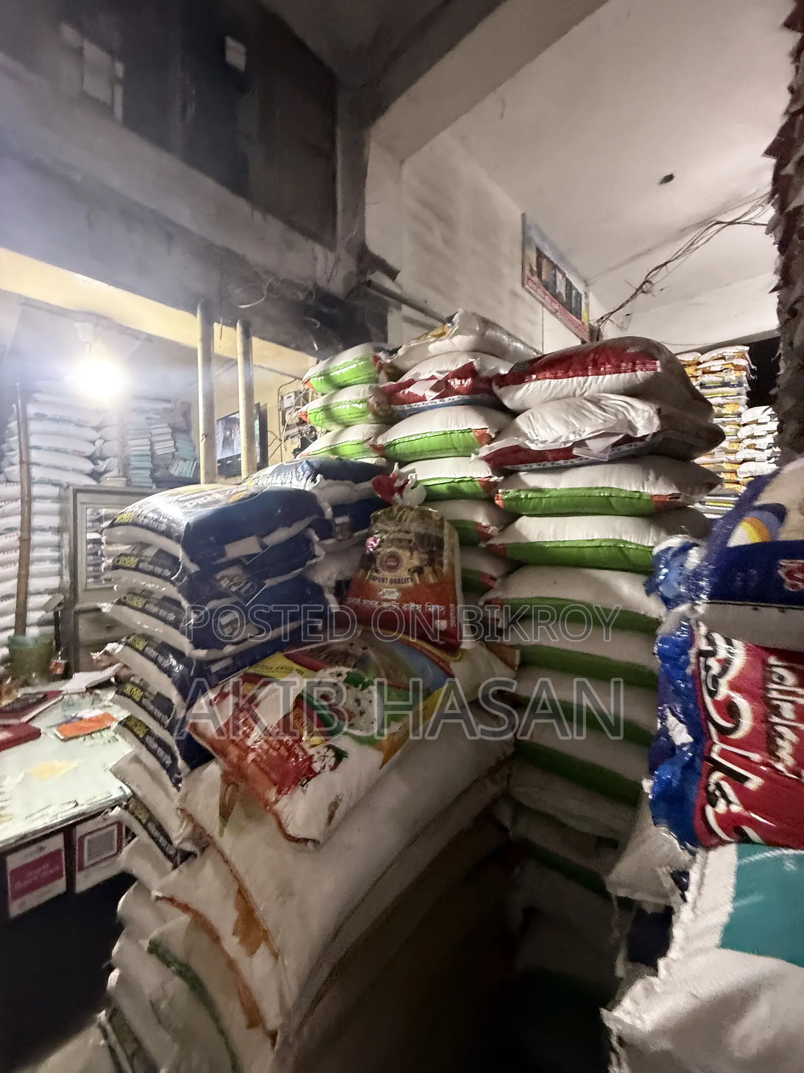 Shop available for rent for wholesale rice business in Mohammadpur Krishi Market